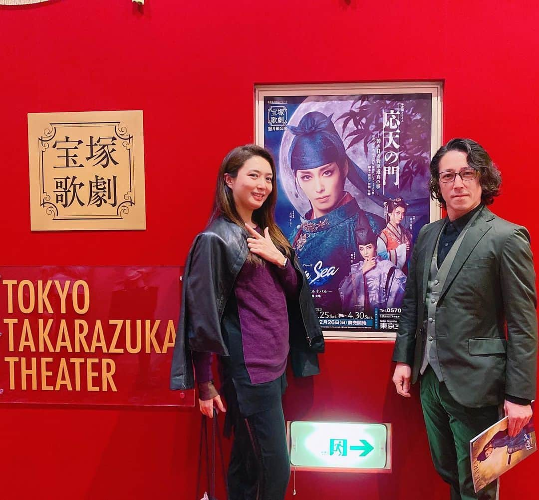 蓮城まことのインスタグラム：「👘 月組公演『応天の門』『Deep Sea』 東京公演千秋楽おめでとうございます✨ 先日、和泉元彌さんと拝見させていただきました☺️ 久しぶりの月組、めっちゃ楽しかった😍 トップのあの子がトップになってから初めて観たので、 立派になった姿に母のように泣いてしまいました😭 元彌さんと男役ごっこして写真撮りました🤩笑 月組の皆様、お疲れ様でした✨ おめでとうございます🥹 #応天の門 #DeepSea #月組 #東京公演 #千秋楽 #おめでとう #和泉元彌 さん #蓮城まこと #男役ごっこ」