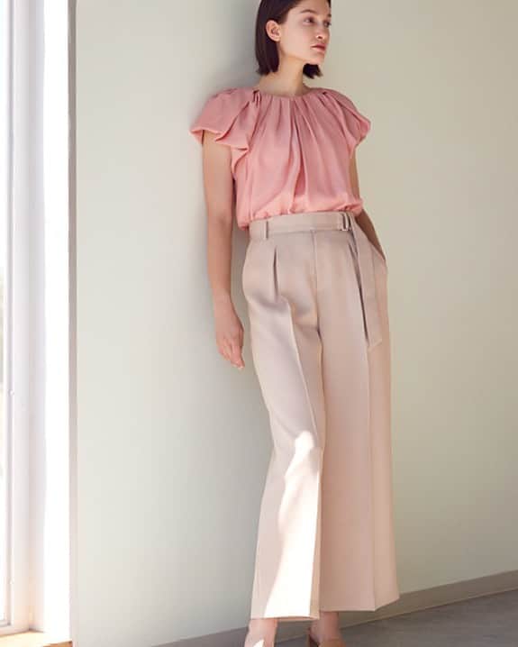 cdec_official Aesthetic Senseのインスタグラム：「． 2023 SUMMER NEW ARRIVAL  顔回りが華やかに見えるようネックと袖口に ランダムにタックギャザーをあしらったデザインブラウス。  フォルムがおしゃれなバルーンスリーブをポイントに 表情感のあるカルゼ素材のワイドパンツと合わせ 大人な余裕を感じるフェミニンスタイルに。 ． ． ． ◆画面タップで、商品ページをご覧頂けます。 ． 新しいアイテムが続々と入荷しています。 是非オフィシャルサイトをご覧ください♪ ． ． ．  #クードシャンス  #ファッション #ファッションコーデ #夏 #夏コーデ #夏服 #細見え #大人コーデ #上品コーデ #フェミニンコーデ #お出かけコーデ #通勤コーデ #お仕事コーデ  #女子会コーデ #大人女子コーデ #おしゃれさんと繋がりたい #ファッション好きな人と繋がりたい #ブラウス #ブラウスコーデ #パンツ #パンツコーデ #ワイドパンツ #トレンドコーデ」