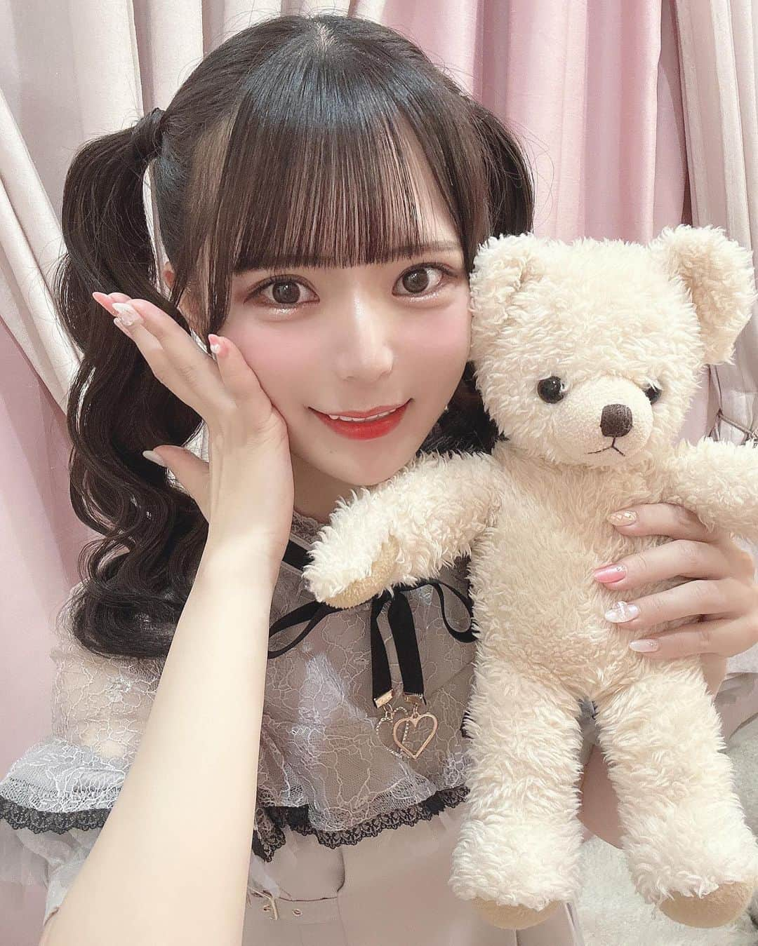 桜井ひかるさんのインスタグラム写真 - (桜井ひかるInstagram)「@rojita_official さんのワンピース🎀  首元のリボンにハートのチャーム付いてるのと、 ケープみたいになってるのがかわいい🥹🌸  今ならZOZOTWONにて1000円オフ💭 お得にお迎えできるのでチェックしてみてね🐰  #ROJITA #ロジータ #量産 #量産型 #地雷 #地雷系女子 #ハーフツイン #リボン #ツインテール#ぴえん系女子 #歌舞伎町 #黒髪 #黒髪女子 #黒髪ロング #ストレートヘア #彼女感 #彼氏目線 #透明感 #簡単ヘアアレンジ #ピアス #ピアス女子 #軟骨ピアス #アイドル前髪 #ぱっつん前髪 #アイドルヘア #アイドル」4月30日 22時07分 - hikarunroll_