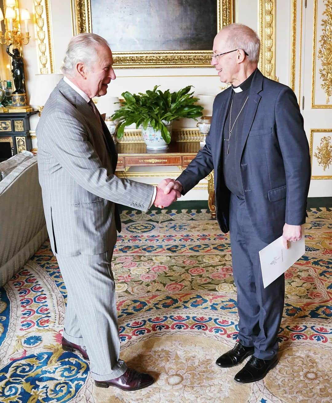 ロイヤル・ファミリーのインスタグラム：「The Liturgy for the Coronation of The King has been revealed by Lambeth Palace.   By longstanding tradition, the Archbishop of Canterbury authorises a new liturgy for every Coronation. Commissioned by the Most Reverend and Right Honourable Justin Welby, the new Liturgy is based on ancient texts and ceremonial elements that draw on many centuries of tradition.   The five elements of the historic Coronation Rite will take place in their traditional order:   • The Recognition • The Oath • The Anointing • The Investiture and Crowning • The Enthronement and Homage   The Coronation Liturgy has been produced in close consultation with His Majesty The King, who has held a number of Audiences with the Archbishop in the lead-up to the Coronation.」
