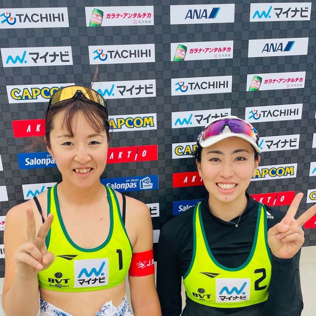 鈴木千代のインスタグラム：「2023ジャパンツアー第1戦立川・立飛大会  5th   このエキサイティングで素晴らしい大会に 参加出来たこと本当に嬉しく思います✨  満足いくプレーとは程遠い出来栄えですが、 それと結果が出せるかどうかは また別の話だと思うので 大会に出るからには常に目標に掲げたことや 結果を追い求めて またチャレンジしたいと思います！  レベルの高いチームと対戦出来て 今でもワクワクが止まりません。 日常、普通に仕事をしていると こんなにもワクワクしたりすること なかなか無いんだなと実感している最中なので 充実した週末を過ごせて また人生が数倍豊かになりました♨️  仕事や家庭、ポイント不足の関係で 出れる大会は限られていますが  またどこかでお会いしましょう🏝  大会に足を運んでくれたファンの皆様 ご協賛いただいた皆様 今大会に関わる全てのスタッフの皆様 選手の皆様  お疲れ様でした。そしてありがとうございました！  第2戦の平塚大会は初・解説でお待ちしております💁‍♀️」