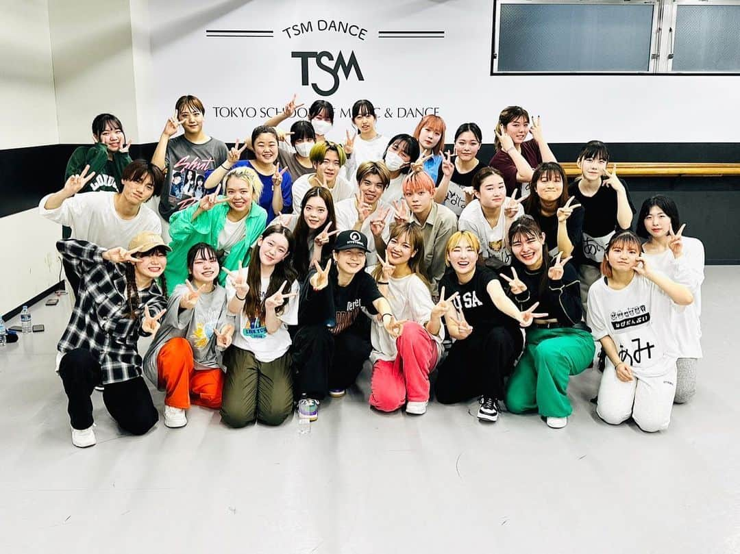 Tokyo School of Music&danceさんのインスタグラム写真 - (Tokyo School of Music&danceInstagram)「🤍 MONA先生スペシャルダンスワークショップ 2023.04.30(SUN)  数々のコンテストタイトル獲得や、 アーティストの振り付けなど 多彩なご活躍をされている MONA先生によるスペシャルダンスレッスンを昨年ぶりに開催！🔥🔥 たくさんのご参加、ありがとうございました🌸🌸  今回もみんなとっても楽しそうで、HAPPYなワークショップでした！🤍.+' MONA先生、ありがとうございました🙌✨ ※動画は後日また公開予定💡  @mona712   #tsm #tsm西葛西 #tsm西葛西校  #東京スクールオブミュージックandダンス専門学校 #tokyoschoolofmusicanddance #音楽 #ダンス #ダンサー #俳優 #声優 #エンタメ #エンターテインメント #専門学校 #コンサートスタッフ #舞台 #作曲 #作詞 #VTuber #ボカロP #KPOP #20230430 #ダンスレッスン #ワークショップ  #振り付け  #🤍 #MONA #dance #dancer #学校生活」4月30日 22時18分 - tsm_musicdance