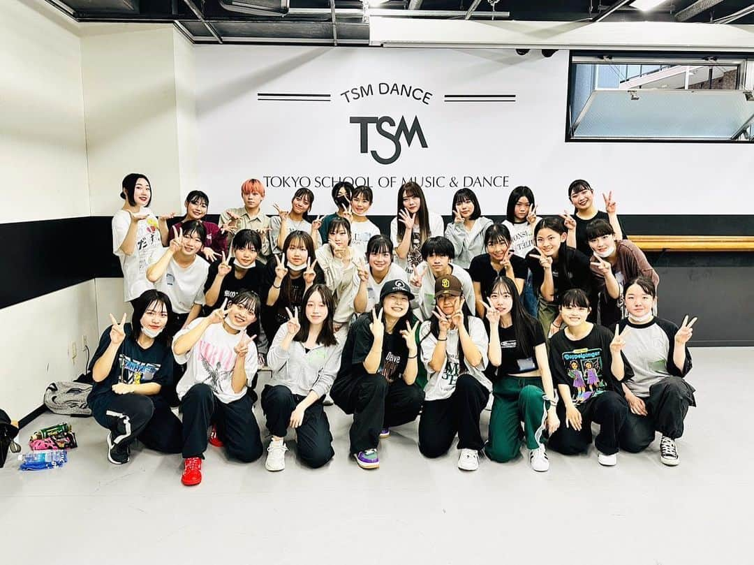 Tokyo School of Music&danceさんのインスタグラム写真 - (Tokyo School of Music&danceInstagram)「🤍 MONA先生スペシャルダンスワークショップ 2023.04.30(SUN)  数々のコンテストタイトル獲得や、 アーティストの振り付けなど 多彩なご活躍をされている MONA先生によるスペシャルダンスレッスンを昨年ぶりに開催！🔥🔥 たくさんのご参加、ありがとうございました🌸🌸  今回もみんなとっても楽しそうで、HAPPYなワークショップでした！🤍.+' MONA先生、ありがとうございました🙌✨ ※動画は後日また公開予定💡  @mona712   #tsm #tsm西葛西 #tsm西葛西校  #東京スクールオブミュージックandダンス専門学校 #tokyoschoolofmusicanddance #音楽 #ダンス #ダンサー #俳優 #声優 #エンタメ #エンターテインメント #専門学校 #コンサートスタッフ #舞台 #作曲 #作詞 #VTuber #ボカロP #KPOP #20230430 #ダンスレッスン #ワークショップ  #振り付け  #🤍 #MONA #dance #dancer #学校生活」4月30日 22時18分 - tsm_musicdance