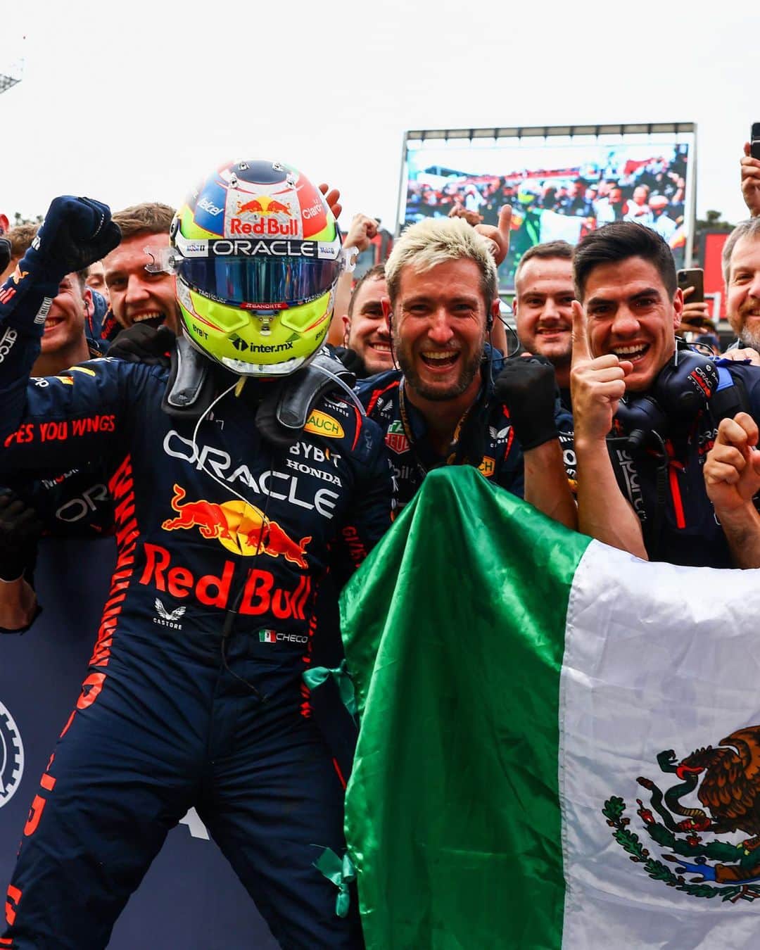 レッドブルのインスタグラム：「and that's a WIIIN(GS) at the #AzerbaijanGP down in the books 🔥👏🏁   big ups to our double podium duo @schecoperez 🥇 and  @maxverstappen1 🥈 for a Sunday well spent 🏆🏆   #redbull #givesyouwiiings #f1 #formula1 #racing #redbullracing #podium #doublepodium #azerbaijan」