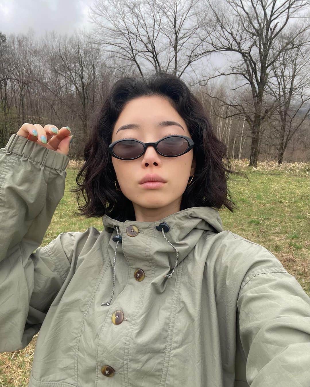 yuikoのインスタグラム：「Finally I got a perm life👩🏻‍🦱💫  pierce/necklace @cene_316l 🪞」