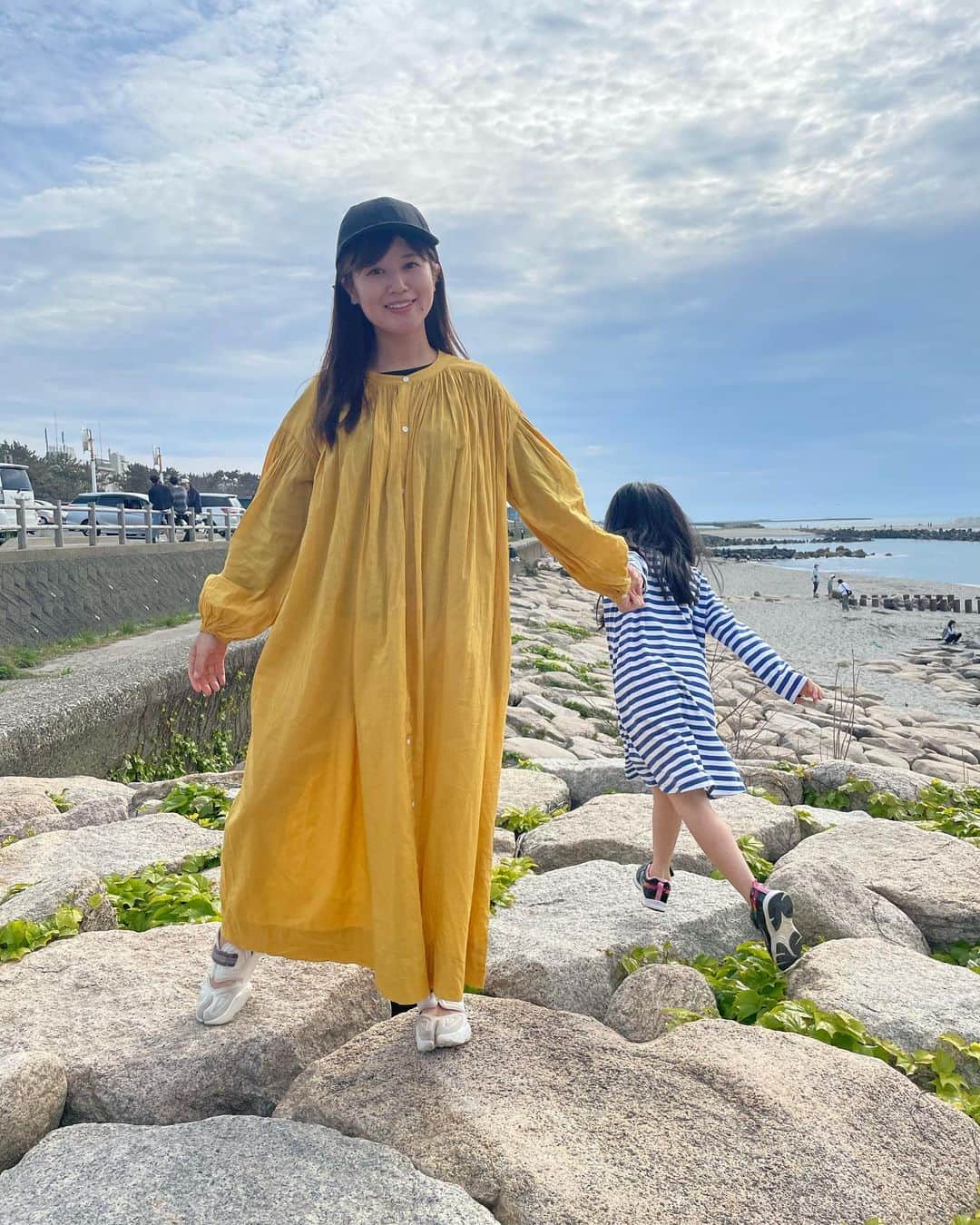 小林礼奈さんのインスタグラム写真 - (小林礼奈Instagram)「ちょっと早めの海。 ワンピースはDOORS✨  #海 #うみさんぽ #doors #黄色ワンピース#黄色コーデ」4月30日 22時25分 - kobayashi_ayana0218