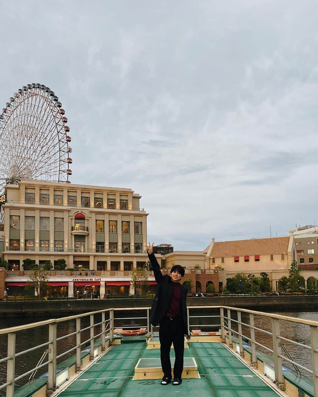 佐藤友祐 のインスタグラム：「今日はファンの皆さんと たくさん思い出を作れました‼︎  念願の屋形船に乗れたのも 皆さんのおかげです☺︎  来てくれた皆さん 本当のありがとうございました🙏✨  来れなかった人たちは また次の企画で会いましょうね😁  横浜はやっぱり大好きだー！  #すけこと #喘息出過ぎてゴメンね #第二弾期待しててね」