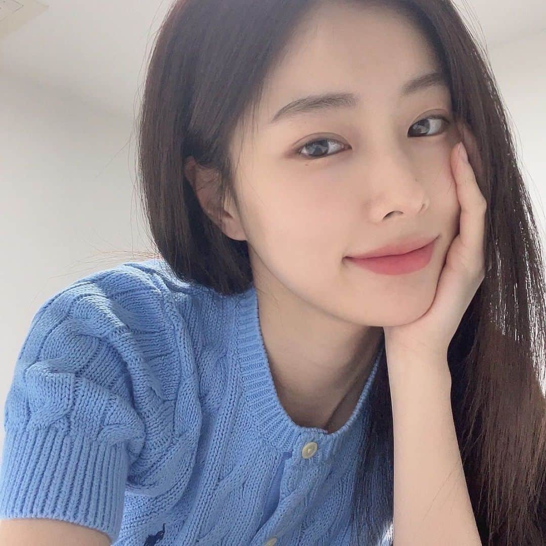 カン・ヘウォンさんのインスタグラム写真 - (カン・ヘウォンInstagram)「KANG HYEWON IS BEAUTIFUL IN ANY ANGLES 🤍」4月30日 22時36分 - hyewon__izone