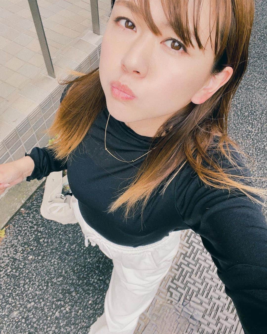 虎南有香のインスタグラム：「最近色々あったけど、 やっと平和な週末がやってきた！😮‍💨 なんか色々と頑張りどきなんです今。  4月って環境が変わったりするし大変だよね。明日から5月。5月も大変だった4月の疲れが出てくるときだね。 みんな偉いよ👏きちんと自分を褒めてあげてね！！  #君も偉い #私も偉い」