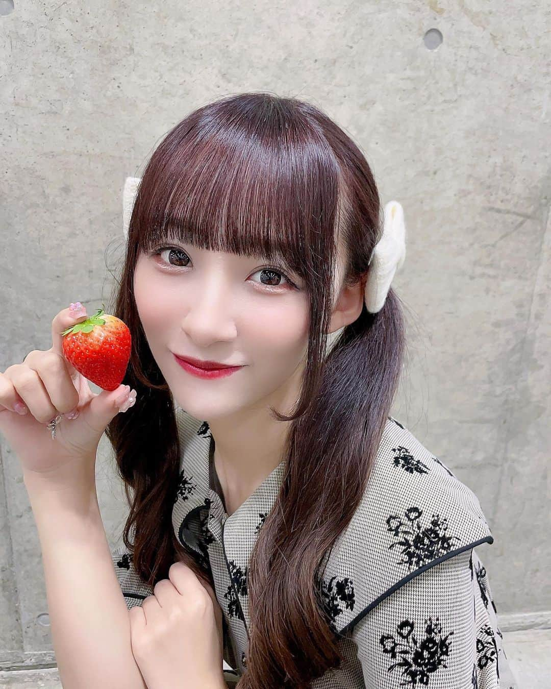 音嶋莉沙さんのインスタグラム写真 - (音嶋莉沙Instagram)「対面お話会ありがとう！！ すっごく久しぶりにみんなと会えて 嬉しくて1日幸せすぎて時間が過ぎるの早かった🥺 ⁡ 直接会うと、よりみんなからの愛を 沢山感じることが出来て最高〜 ⁡ みんなのこと これからも大切で大好きだからね🫶🏻  ⁡ 同じ気持ちだったらいいな…♡ ⁡ ⁡ あ、写真のイチゴは差し入れに頂いたいちご🍓 いちご大好き〜」4月30日 22時39分 - otoshima_risa