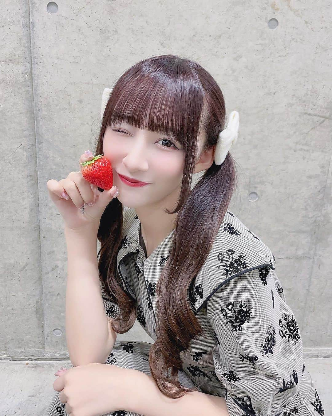 音嶋莉沙さんのインスタグラム写真 - (音嶋莉沙Instagram)「対面お話会ありがとう！！ すっごく久しぶりにみんなと会えて 嬉しくて1日幸せすぎて時間が過ぎるの早かった🥺 ⁡ 直接会うと、よりみんなからの愛を 沢山感じることが出来て最高〜 ⁡ みんなのこと これからも大切で大好きだからね🫶🏻  ⁡ 同じ気持ちだったらいいな…♡ ⁡ ⁡ あ、写真のイチゴは差し入れに頂いたいちご🍓 いちご大好き〜」4月30日 22時39分 - otoshima_risa