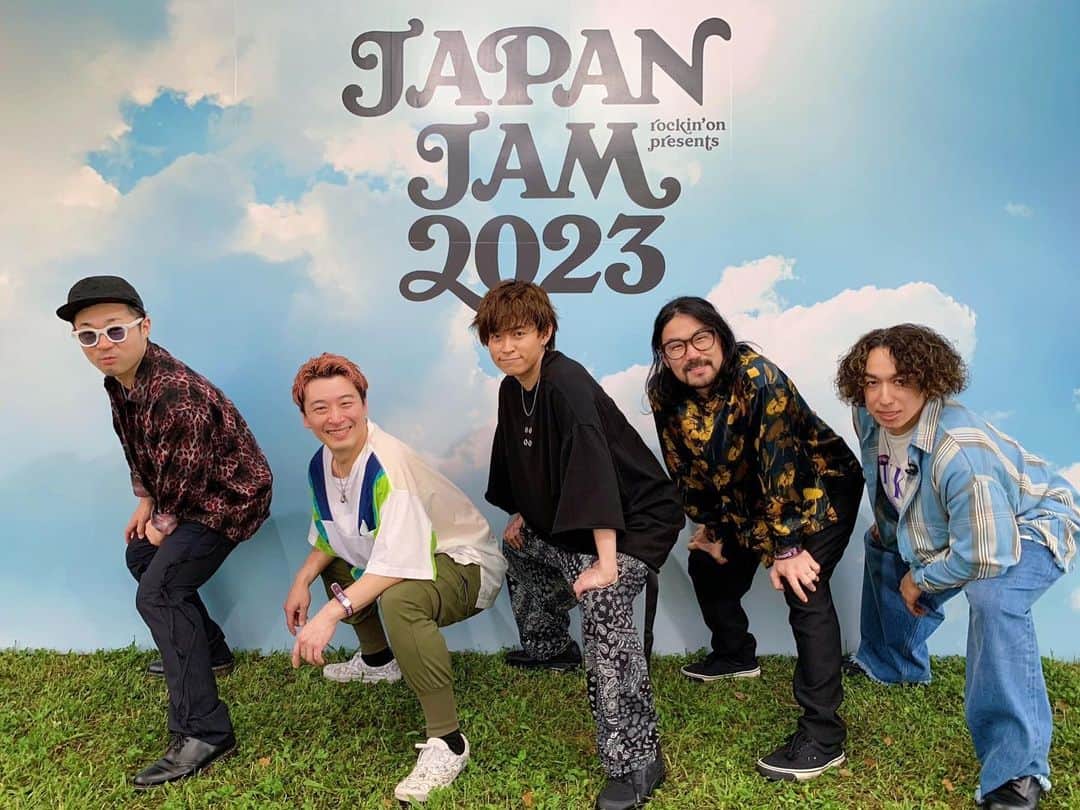 Tani Yuukiのインスタグラム：「JAPAN JAMありがとうございました！ フェス始まりましたね〜 フェスっていいですね〜 なんといっても口元まで見えたあなたの顔が最高でした✌️❤️‍🔥  ちょっと色々食べ過ぎたなぁ。ふt…  またね！  #JJ2023 #Japanjam」