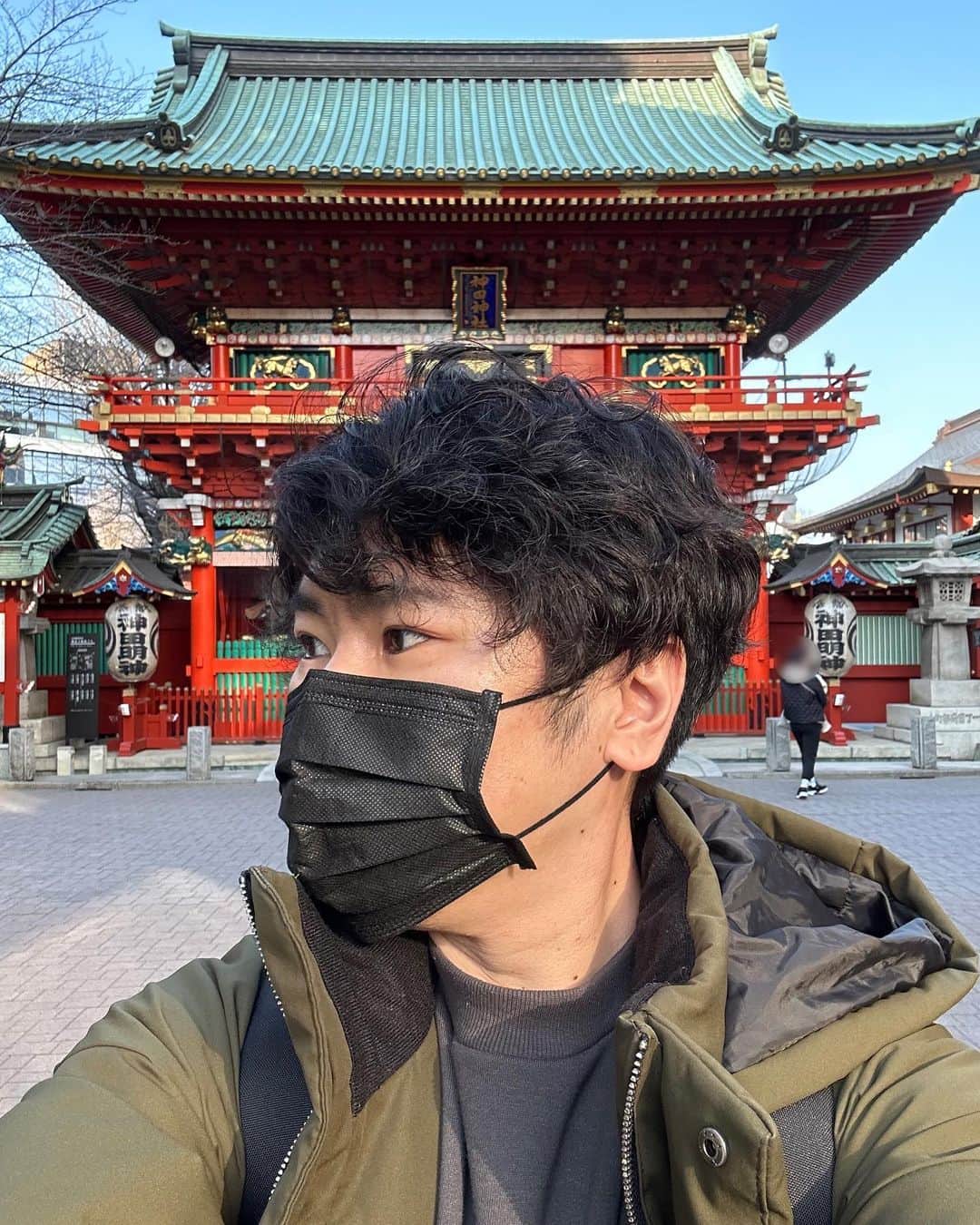乙杉和平さんのインスタグラム写真 - (乙杉和平Instagram)「乙杉和平、東京のパワースポット【神田明神】へ行くの巻📖  「神田明神」へ行ってきました！ 正式名称は「神田神社」です。アニメ・ラブライブの舞台となった場所としても有名ですね。  神田明神は、縁結び、商売繁昌、健康、開運招福、除災厄除などのご利益があります。 他には「IT守護」「DX祈願祭」など、デジタルに関する祈願にもご利益があるとか。まさかの現代対応。 ありがたや、ありがたや🙏  「隨神門」を初めて見たとき、迫力ありすぎて圧倒されました。 スピリチュアルなことはよくわからない私でも、漠然と何かしらのパワーがあるっぽいなと感じました🤔  境内には、海の仲間に守られた「えびす様尊像」や石造りでは日本一の大きさを誇る「だいこく様尊像」などの有名パワースポットがあります。  そして、御神馬として神幸号、愛称・明（あかり）ちゃんがいらっしゃいました。めんこい顔してる。  神田明神、見どころ満載でございました。 ここでナイスアイデアが思い浮かんだので、行ってよかったです🙏  #俳優 #乙杉和平 #モデル #クリエイター #道産子  #aikoジャンキー #風民  #役者 #actor  #model  #演员  #배우#fashion #style #instafashion  #photography  #東京 #パワースポット#東京パワースポット #パワースポット神社仏閣 #神社仏閣  #神社 #神社巡り#神田明神 #神田神社 #大黒様 #恵比寿様 #御神馬 #ラブライブ #ラブライブ聖地巡礼」4月30日 22時45分 - otosugi_wahei