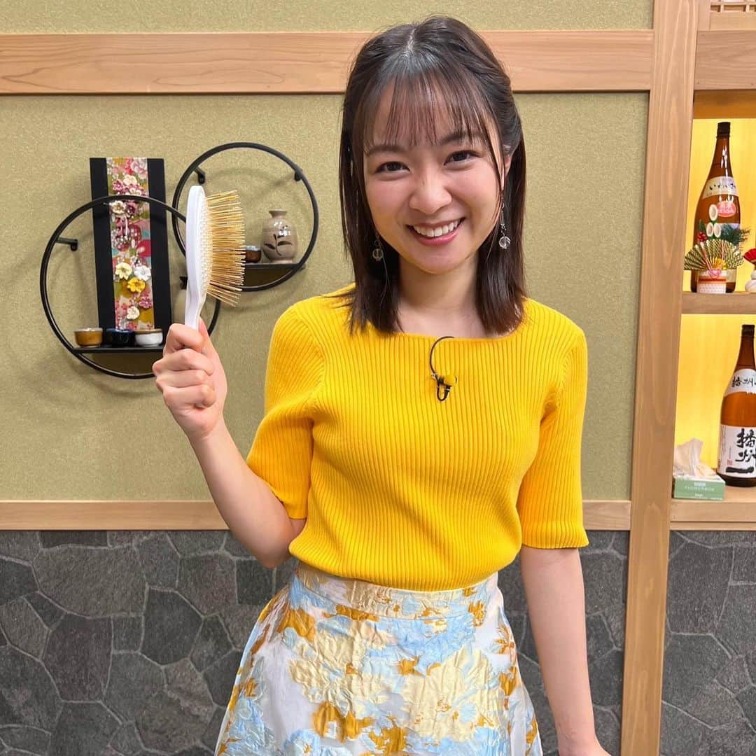 磯貝初奈のインスタグラム：「今月の　#名品モノづくり探訪 をご覧くださった皆様、ありがとうございました😊  スカート  @ala_mode2015 アクセサリー @abiste_official」