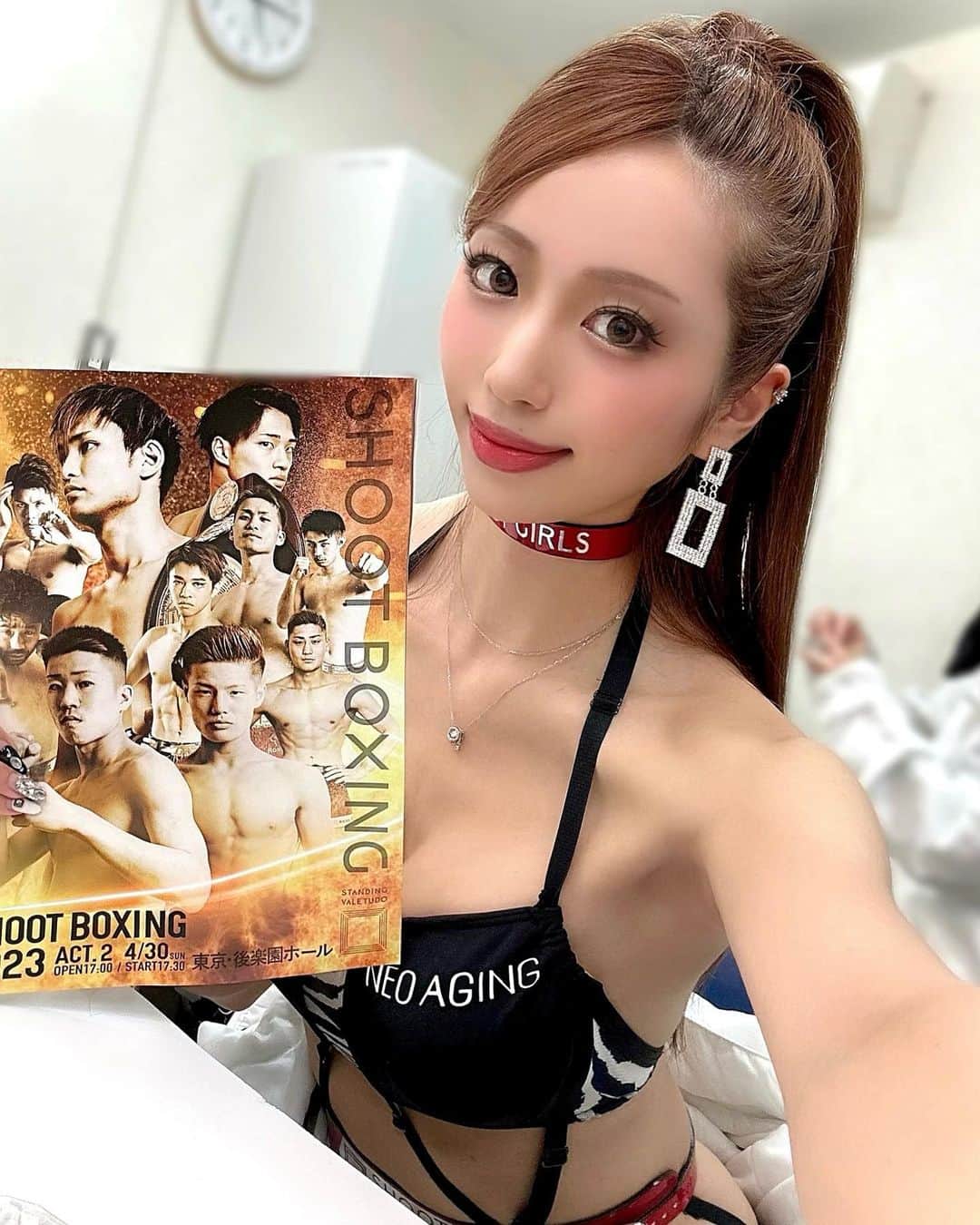 のインスタグラム：「SHOOT BOXING 2023 act.2🥊  山田彪太朗選手がSBフェザー級新王者となり、 山田ツインズ揃ってのチャンピオンに🎊🎉 客席にいたお母様へのコメントが 素敵すぎて泣きそうになってしまった😭 本当におめでとうございます👏👏  オープンフィンガーの試合は 見てる方も苦しくなるほど激しかったけど すごい盛り上がって面白かったし、 今後も期待大の新ルールでした😍✨  6月の大会ではSBスーパーウェルター級 世界王座戦に海人選手が参戦されるなど、 次回の大会も目が離せません🙋‍♀️💕  本日はご来場くださった皆さん、 配信からご覧くださった皆さん ありがとうございました🙇‍♀️🙇‍♀️ ・ ・ #SHOOTBOXING #シュートボクシング #キックボクシング #格闘技 #後楽園ホール #シュートガールズ #ラウンドガール #モデル #コスチューム #ダイエット #トレーニング #筋トレ #ファスティング #ハーフアップ #ストレートヘア #ヘアスタイル」