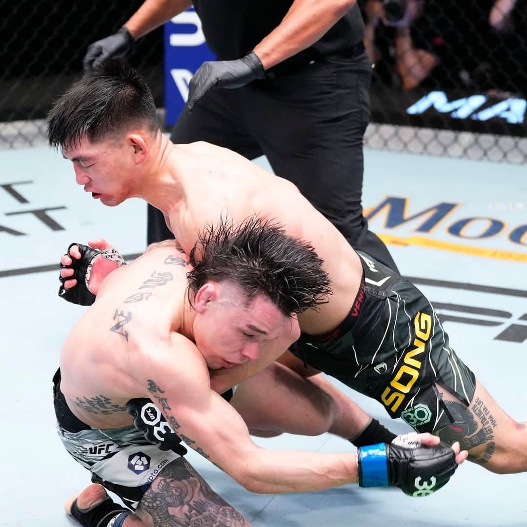 UFCさんのインスタグラム写真 - (UFCInstagram)「What a show @YadongSong put on last night💥  Who do you want to see him in the Octagon with next?」4月30日 23時00分 - ufc