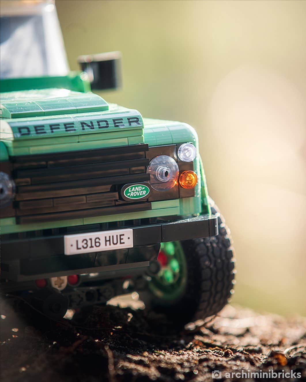 LEGOさんのインスタグラム写真 - (LEGOInstagram)「Happy @landrover Day! Share your favorite off-road destinations with us️📍🗺️    📸: @archiminibricks and @Stories_in_Bricks from @brickcentral   #LEGO #AFOL #ToyPhotography #LandRoverDay #LandRover #Defender」4月30日 23時01分 - lego