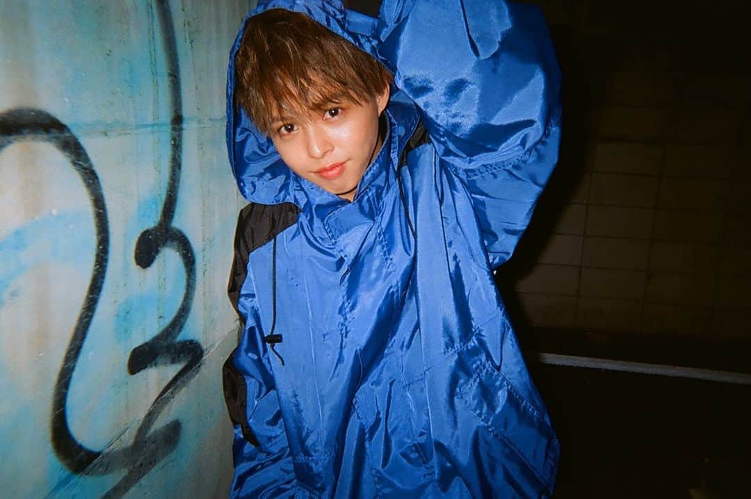 矢島愛弥のインスタグラム：「☂️☂️☂️  📸 @bau.yudai0417_official_   #malboro  #awesomeboy  #fyp」