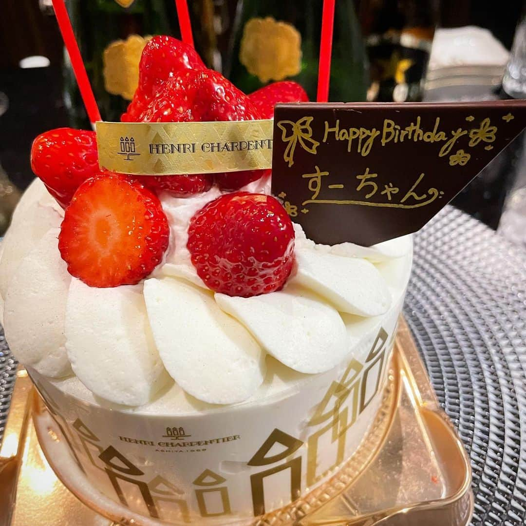 田中香子さんのインスタグラム写真 - (田中香子Instagram)「三日三晩、 お祝いしていただきました🎂 楽しく歳を重ねられることに ただただ感謝✨✨ めちゃめちゃ感謝✨✨✨  パワーアップして 進みます！！！  #birthday #birthdaycake  #happybirSOOday」4月30日 23時15分 - soo.yt