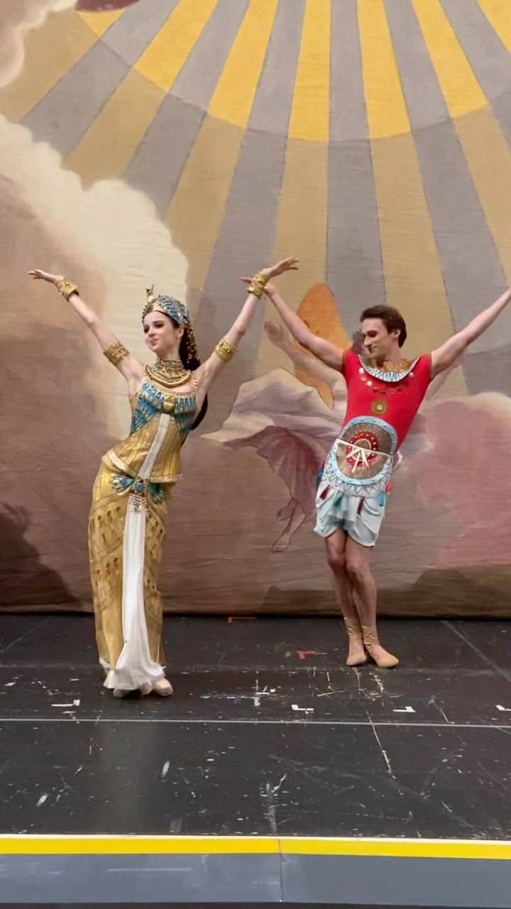 マリア・コーレワのインスタグラム：「30.04.2023 LA FILLE DU PHARAON ft. Toca Toca 💃🏻 Right after finishing our performance 😆 Thank you @philipp_stepin you’re our hero today 🤩 And thanks so so much to everyone! More to come 🫶🏻  30.04.2023 Наша ДОЧЬ ФАРАОНА 💃🏻 Записали это видео сразу после спектакля 😆 Спасибо огромное @philipp_stepin ты сегодня герой 🤩 Благодарю всех-всех!」