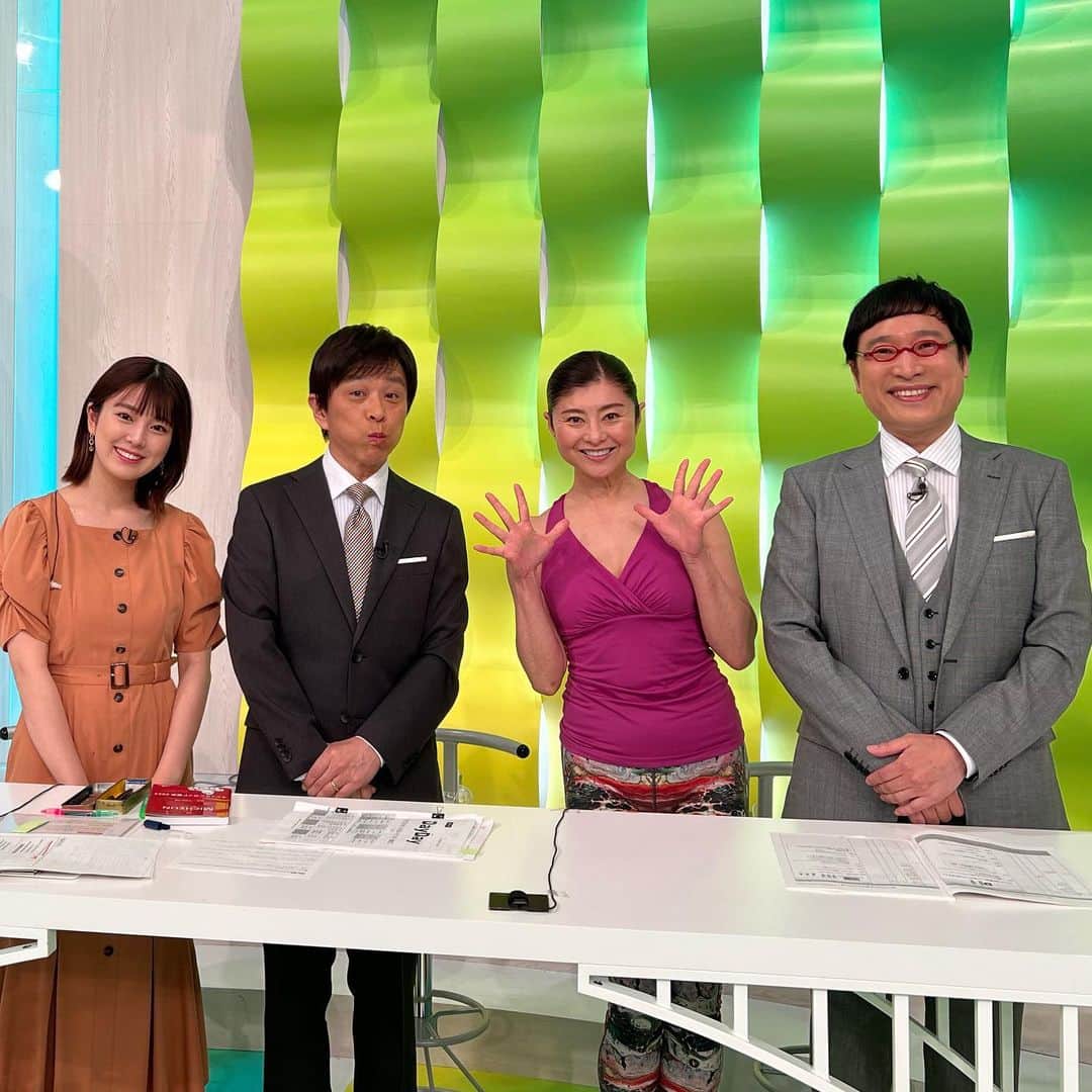間々田佳子のインスタグラム：「情報番組「DayDay.」（日本テレビ系列）に4月27日、出演させていただきました❣️  出演者の皆さんに、顔の筋トレ「コアフェイストレーニング」をレクチャーさせていただきました！  今回のミッションは 番組のテーマソングに合わせて 顔の振付をする事でした。  番組のインスタからもチェックできますので、ぜひご覧くださいませ！  #間々田佳子 #コアフェイストレーニング #顔の筋トレ #dayday. #日テレ」