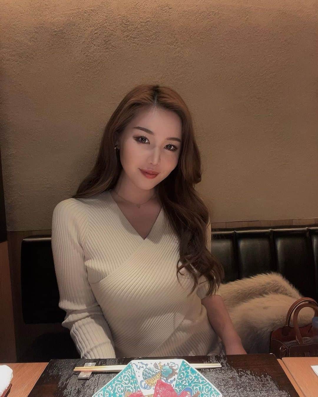 Honokaのインスタグラム：「. . Happy Birthdayy To Mee🤗🎂  今年もお祝いしてくれてありがとう🥹 ほんとにほんとに幸せものです。  私事ですが本日28歳を迎えました✨️ 温かいメッセージありがとうございます…🥹♥️  今年も周りの方々に沢山支えていただきながら たくさんのことに挑戦し続けたいです🥰 28歳もよろしくお願いいたします‎🤍  #あと30分で終わっちゃう🥹 #すべりこみ投稿 #hbdtome🎉  photo by @miinqmi」