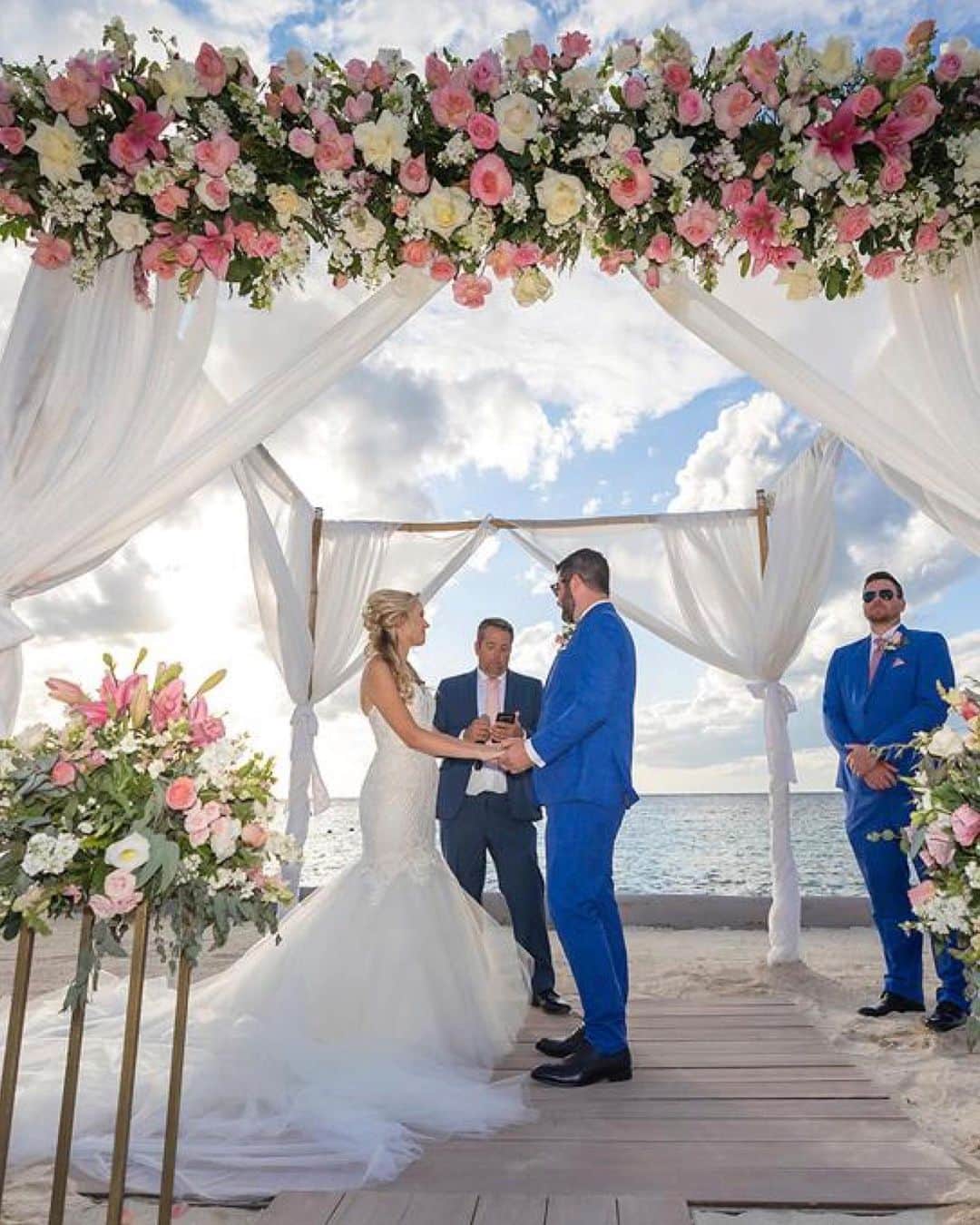 Wonderful Placesさんのインスタグラム写真 - (Wonderful PlacesInstagram)「@privateparadisecozumel has planned the ultimate destination wedding of your dreams! 😍 Experience an extravagant week-long wedding celebration with every detail covered, including an experienced behind the scenes wedding planner, hair and makeup artist, photographers, videographers, entertainers, acrobats and musicians.  The rehearsal dinner, 5 Hour oceanfront sunset wedding ceremony and reception, flights for the bride & groom, and world-class entertainment are all covered, including a one-week stay for up to 24 guests at Private Paradise Villa.  Learn more about the Royal Wedding Week Package at PrivatePAradiseVilla.com」4月30日 23時27分 - wonderful_places