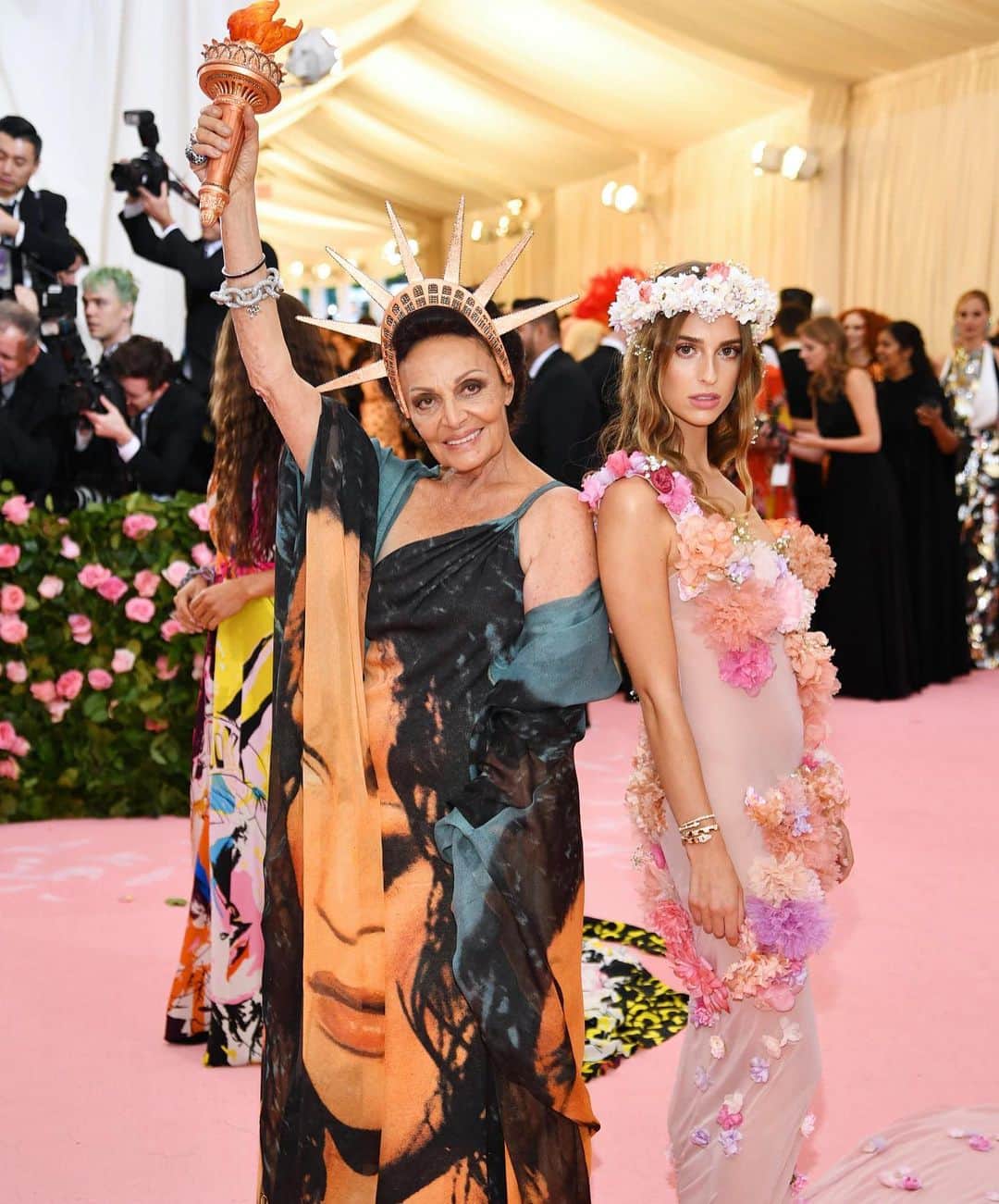 ダイアン フォン ファステンバーグのインスタグラム：「Twas the night before the Met 💫 We're red-carpet reminiscing and looking back at some @dvf and @tvf Met Gala moments. Which look is your favorite? #DVF」