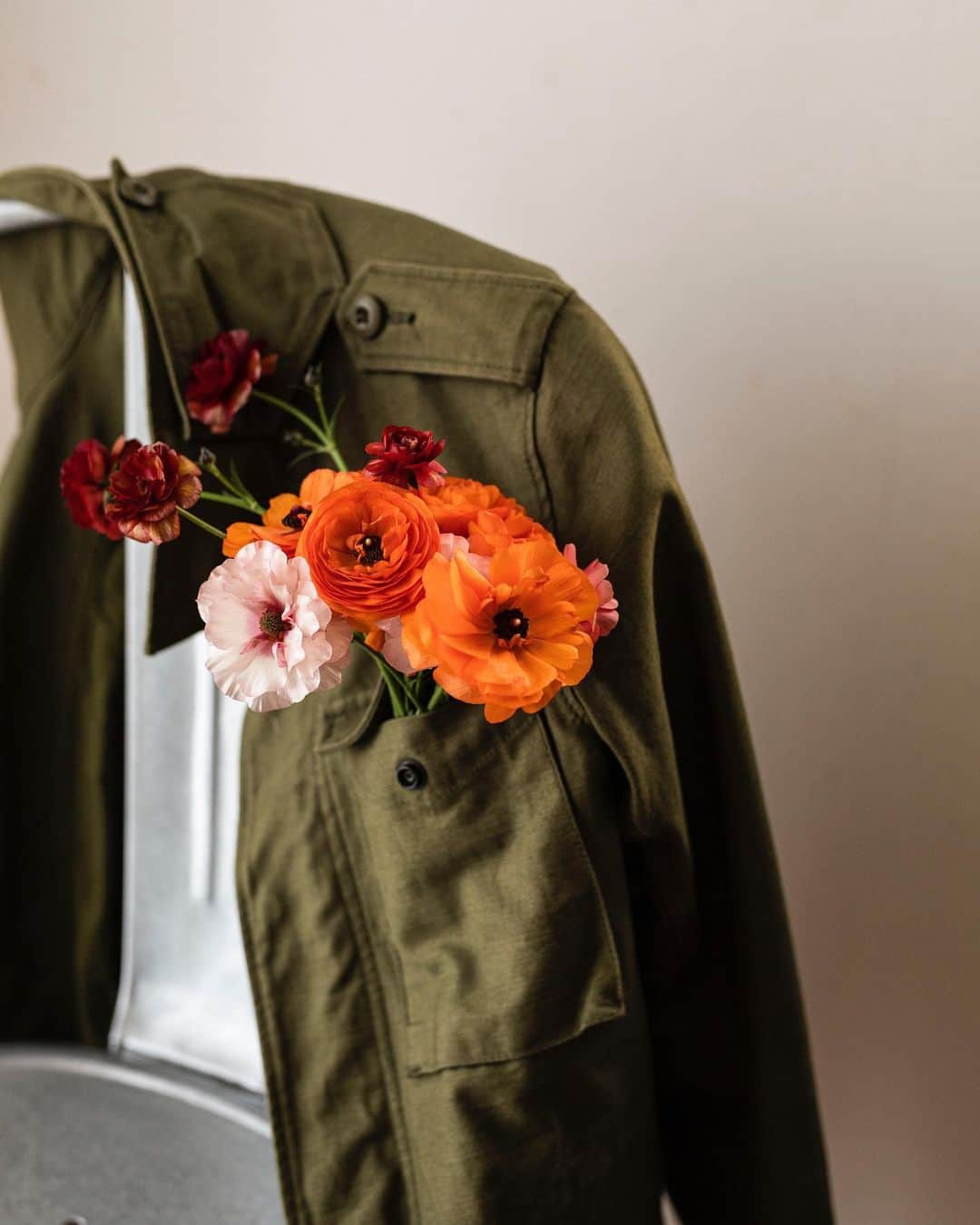 増田由希子さんのインスタグラム写真 - (増田由希子Instagram)「Ranunculus bouquet 🧡#ranunculus #colorlove   ご近所の方から、お庭の花をいただきました。美しい色合いにうっとり❤️ #ラナンキュラスラックス #晩春」4月30日 23時39分 - nonihana_