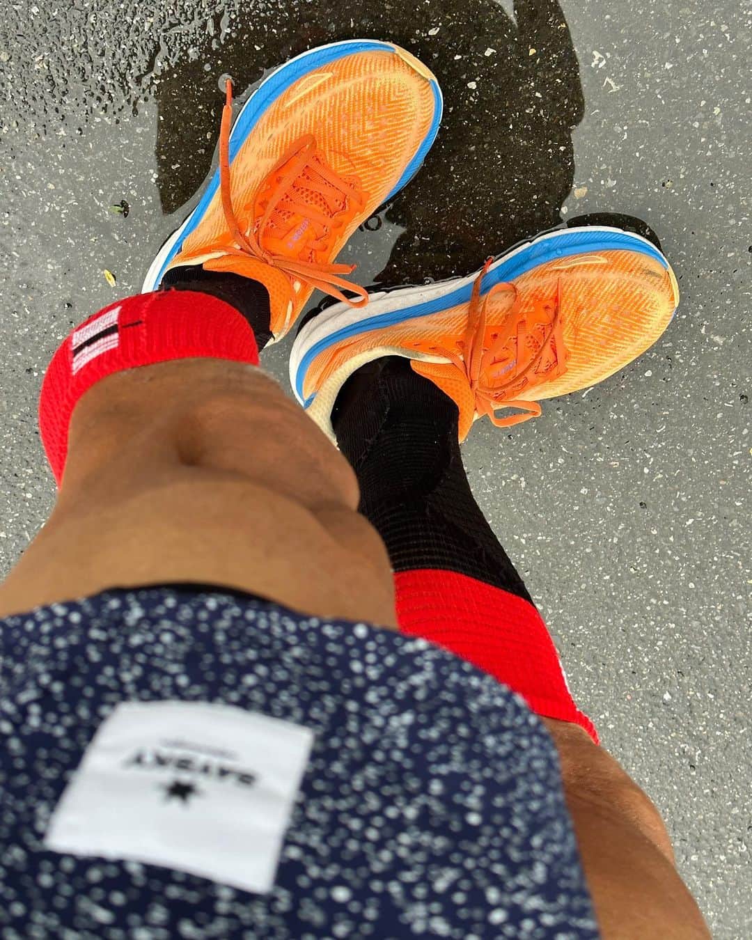 竹谷賢二さんのインスタグラム写真 - (竹谷賢二Instagram)「雨が降ろうが風が強かろうが決めたトレーニングはやりきる！  #アクションファースト   スイム4,000mをサクっとこなして、皆んなで3時間、ハードル高いメニューを各々の100%で完遂出来て最高の一日。  #走り終えたら雨上がり肌寒いものの気持ちいい  #トライアスロン #トレーニング #スイム #ランニング #ホカ #セイスカイ #スペシャライズド幕張 #エンデュアライフ」4月30日 23時51分 - tktakeyakenji