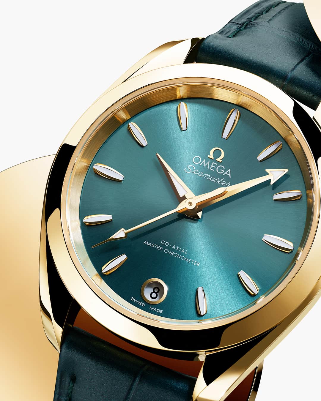 オメガのインスタグラム：「#AquaTerraShades: EVERY SHADE OF YOU. Reflections of Moonshine™ Gold on a lagoon green dial.」