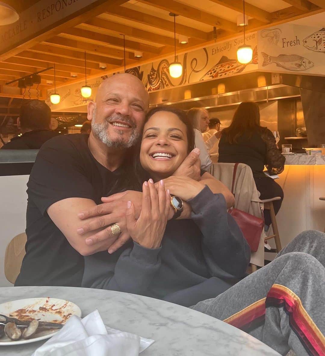 クリスティーナ・ミリアンのインスタグラム：「Lazy Sunday w/my Dad. Swipe #3 is the best.. 🤣」