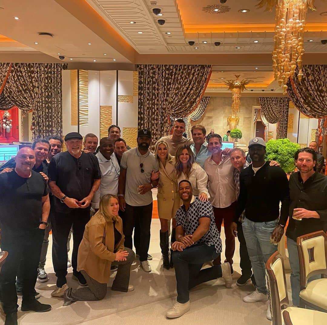 エリン・アンドリューズのインスタグラム：「❤️ @nflonfox」