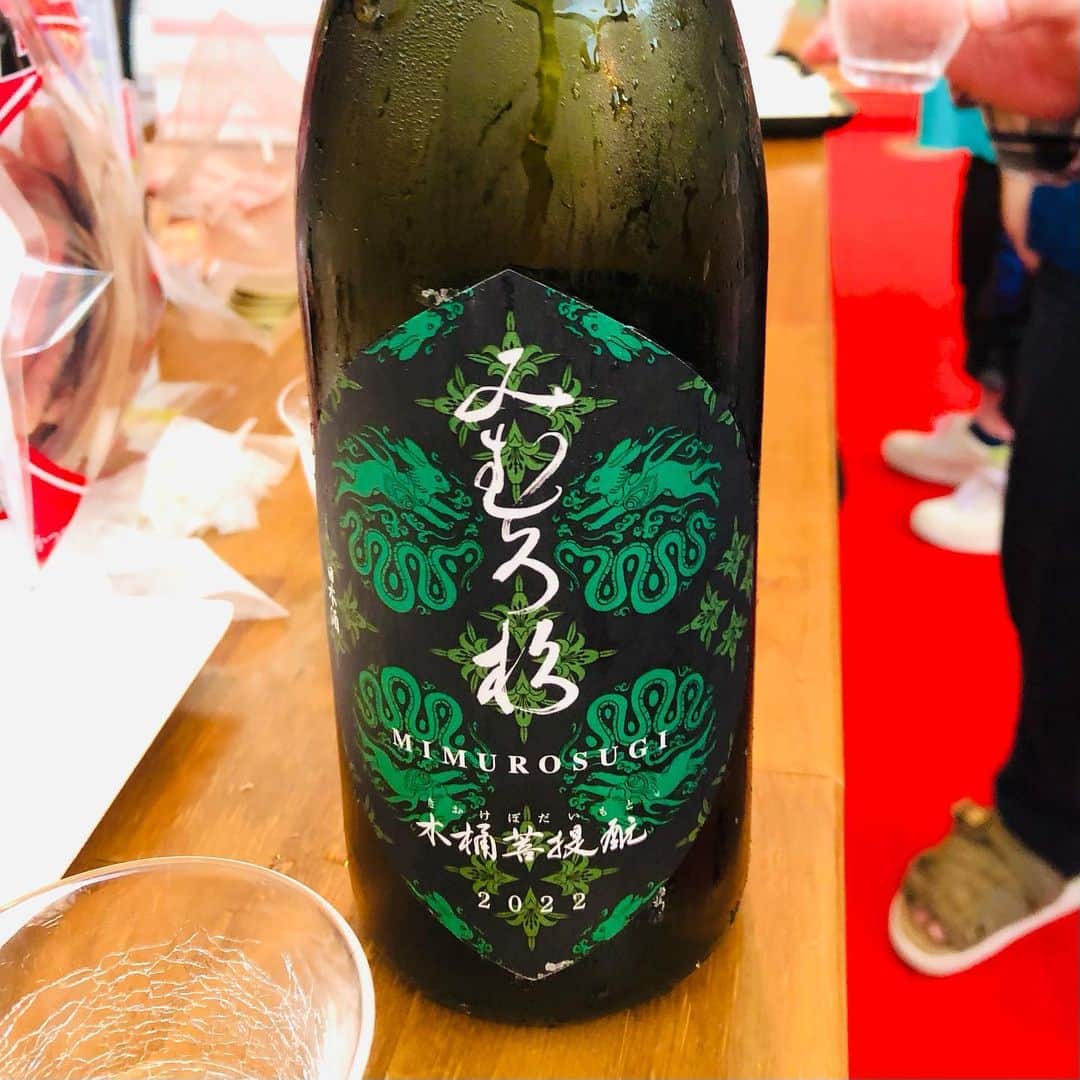 恒吉梨絵さんのインスタグラム写真 - (恒吉梨絵Instagram)「2019年以来！！  CRAFT SAKE WEEK  最終日に行けました〜☺️ チーム十四代の日  沢山の人で賑わってました！！ どの日本酒も美味しくて、超大量に購入したコインもあっという間に使い切り😂  而今のスパークリングは何度もおかわりしちゃいました✨  素晴らしいイベント❤️❤️  #craftsakeweek#craftsake#クラフト酒ウィーク#クラフト酒#日本酒#sake#十四代#伯楽星#楽器正宗#鳳凰美田#加茂錦#よこやま#而今#東洋美人#宝剣#みむろ杉」5月1日 0時35分 - rietsuneyoshi1
