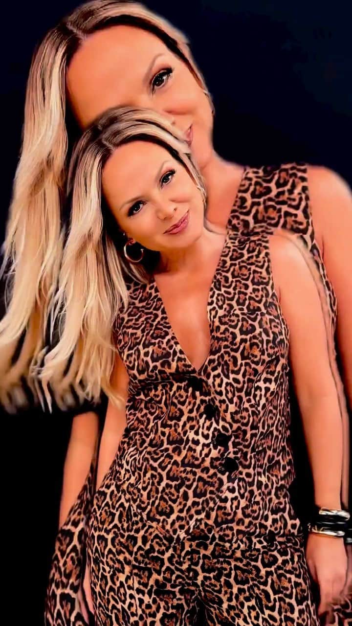 Eliana Michaelichin Bezerraのインスタグラム：「E é assim que eu gosto de entrar no estúdio. Me entregando por completa. Tenham certeza que tudo que vocês emanam de bom por aqui, é recebido por mim e reflete no meu trabalho. No fim, é tudo por vocês!   Te espero às 15h, no SBT!  Um beijo 😘」