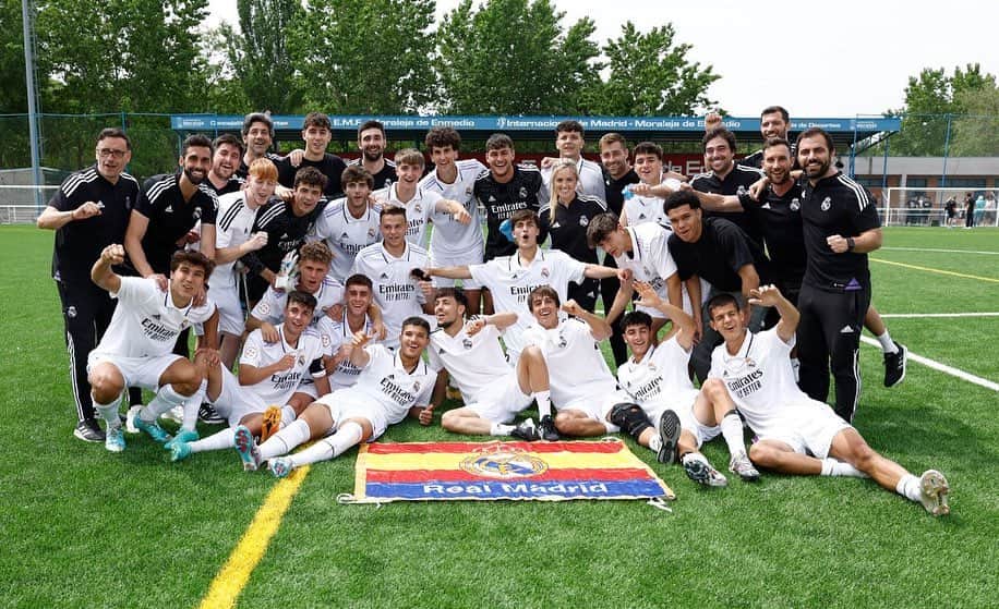 アルバロ・アルベロアのインスタグラム：「“Los campeones están hechos de algo que tienen muy adentro de ellos: el deseo, un sueño y una visión.” Muy orgulloso de este maravilloso grupo y de todo lo que está consiguiendo pero esto todavía no ha terminado…  ¡A por más! 🚣🏻💪🏼🤍」