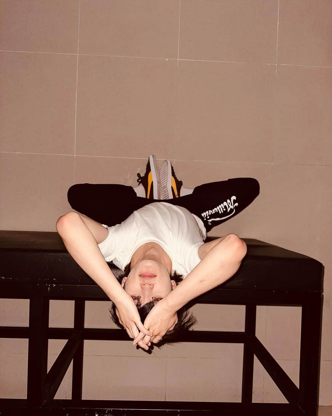 マークさんのインスタグラム写真 - (マークInstagram)「feeling flexible in #manila 🙏」5月1日 0時46分 - onyourm__ark