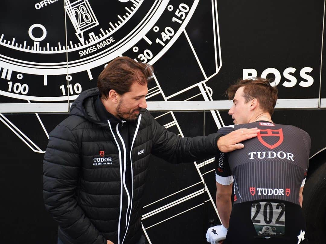 ファビアン・カンチェラーラのインスタグラム：「365 days after announcing the creation of the @tudorprocycling Team we have been back at the @tourderomandie , competing in our first home race. I’m beyond proud of everything we have achieved so far: 3 victories, countless valuable lessons and moments. 🙏🏼  None of all this would be possible without the incredible humans involved: the support of fantastic partners, staff and riders. We are born to dare – Let’s continue to be daring.  #TudorProCycling #BornToDare #Morethanacyclingteam」