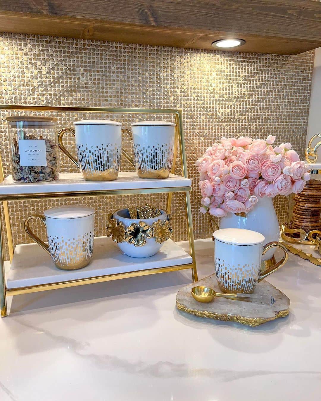 のインスタグラム：「Sundays are all about treating yourself!🌞 Indulge in our latest favorite restock drop today at inspiremehomedecor.com link in bio」