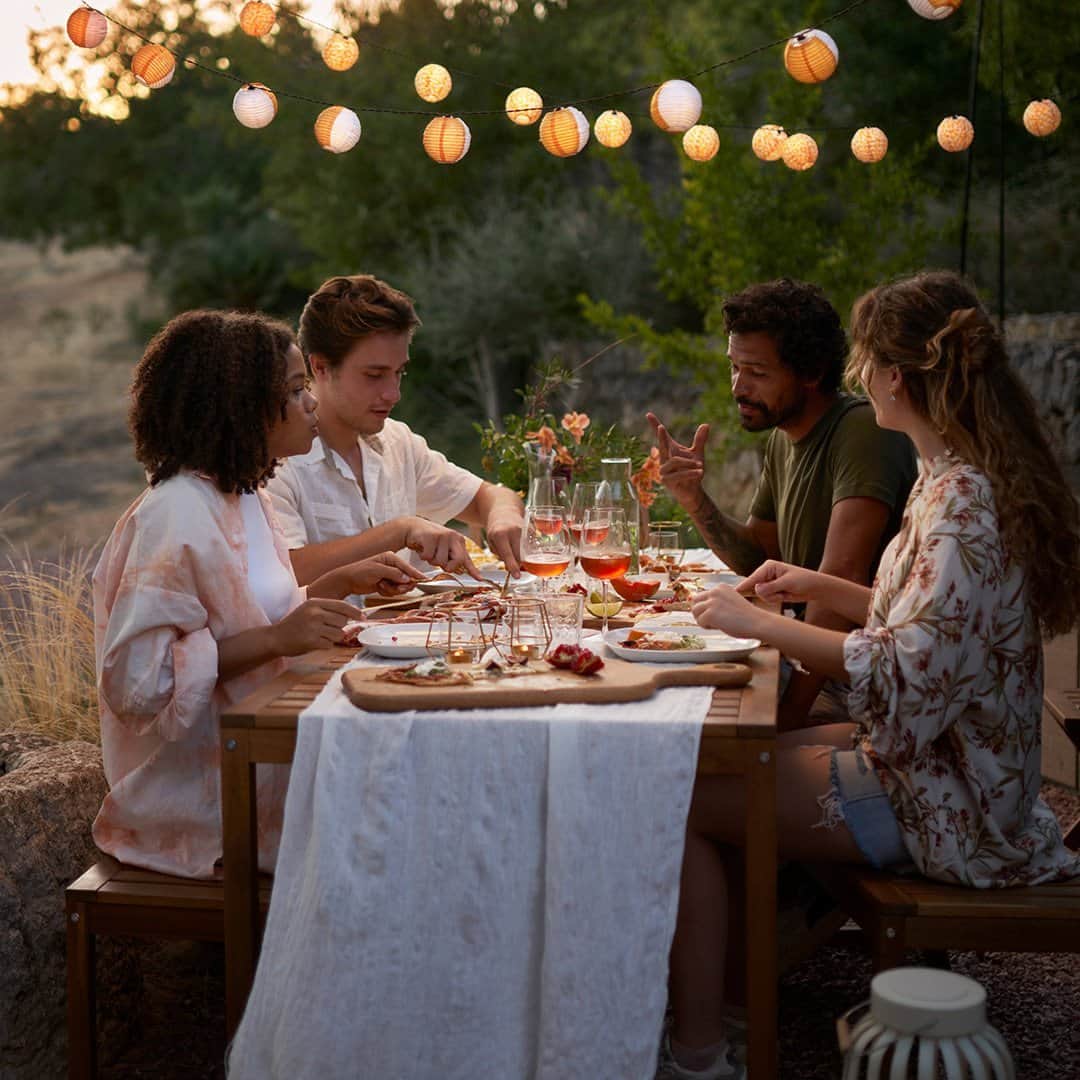 IKEA USAのインスタグラム：「Get a head start on summer hosting this year with IKEA! With flexible outdoor dining essentials that work for any budget, you can make magic no matter the size of your space. Get inspired at the link in bio.」
