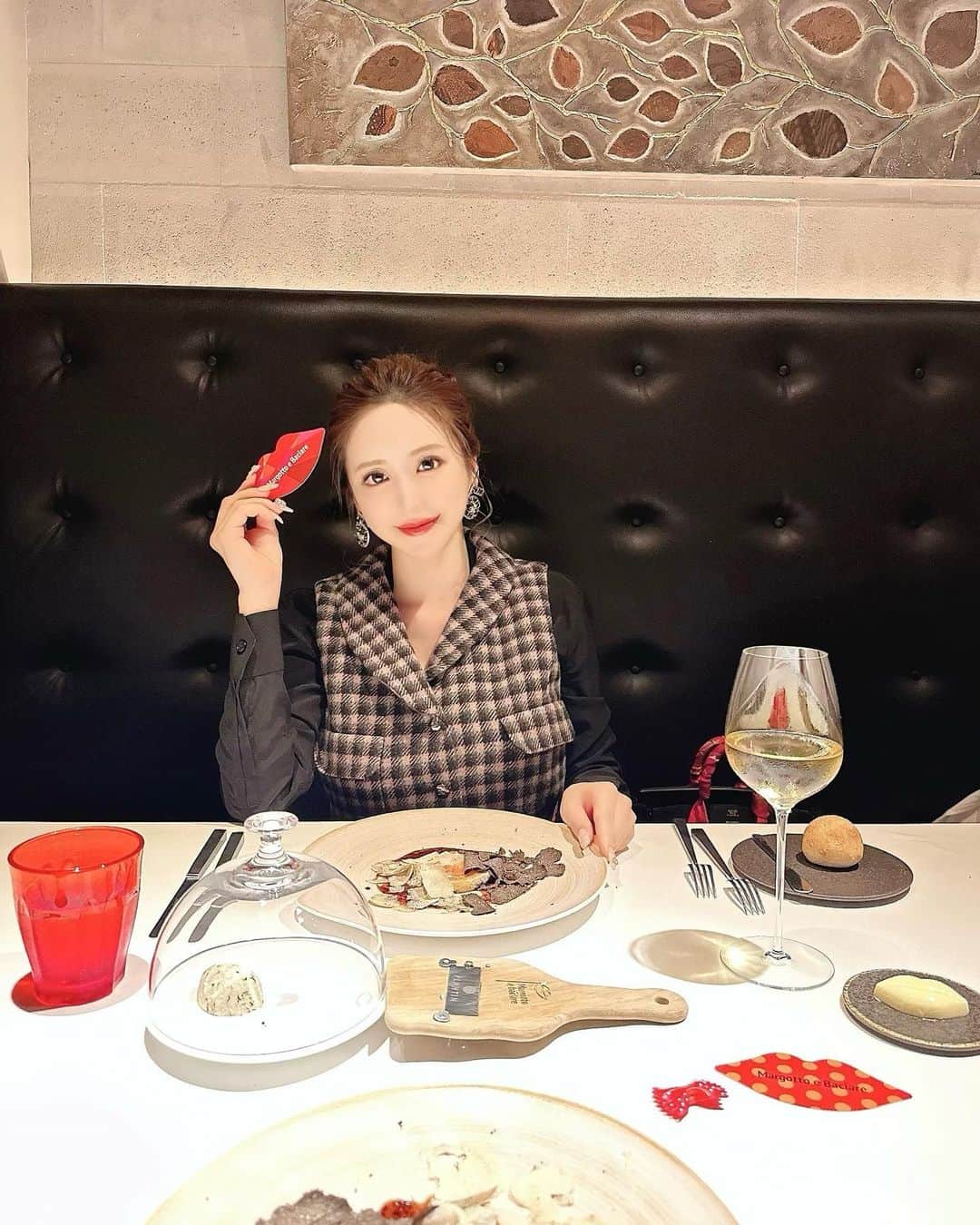 伴かなみのグルメインスタ