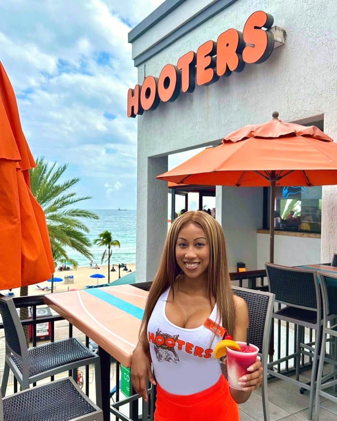 Hootersさんのインスタグラム写真 - (HootersInstagram)「Beach, don’t kill our vibe 🍹」5月1日 1時00分 - hooters