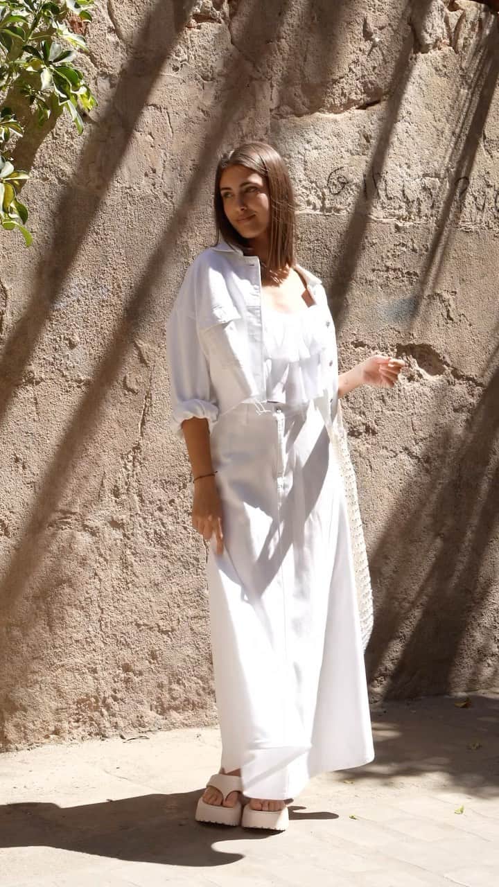 Stradivariusのインスタグラム：「You + this matching looks + tropical vacay 🌴🤍 Such a vibe! @claudiatorregrosa_ #stradilooks #stradivarius」