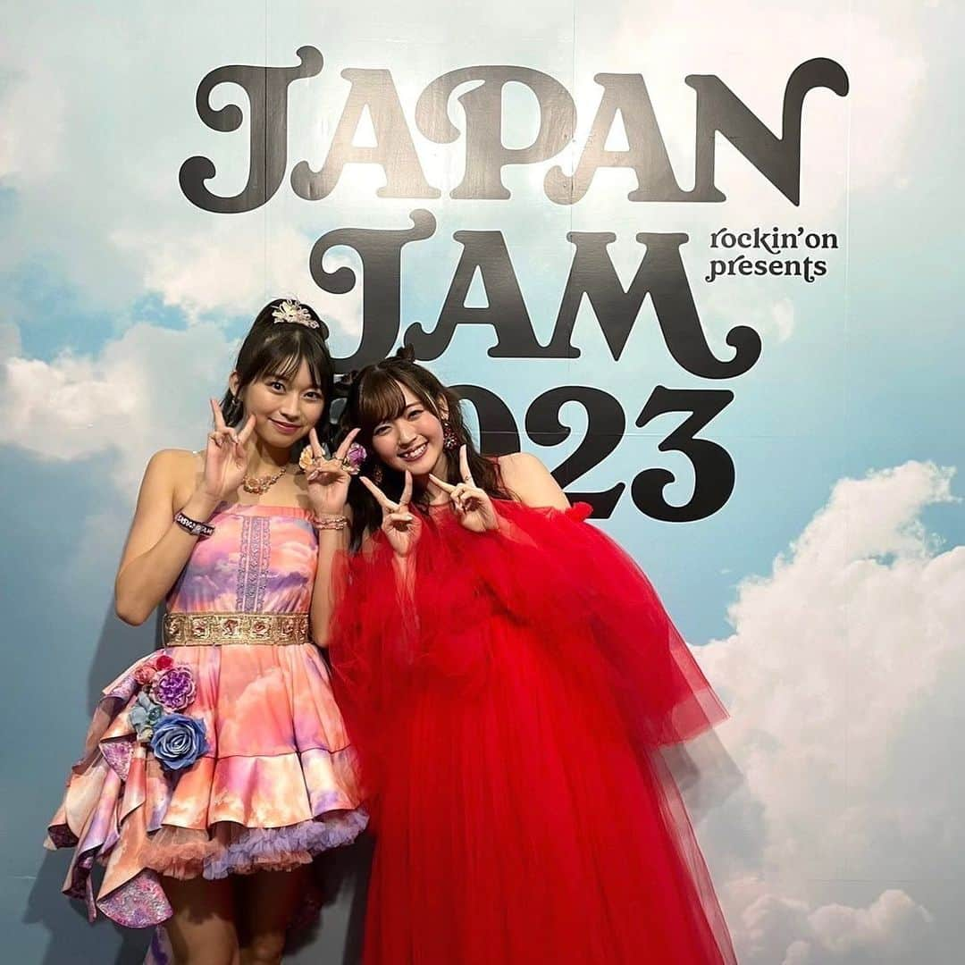 牧野真莉愛さんのインスタグラム写真 - (牧野真莉愛Instagram)「♡ ♡ ✨🎵JAPAN JAM 2023🎵✨ 2023.4.30🌈千葉市蘇我スポーツ公園 🎀 💗💗💗鈴木愛理さん💗💗💗 鈴木愛理さん💗LOVEりんです💕  まりあより ♡ ♡  #鈴木愛理 さん💗 #JJ2023 🎵 #japanjam #モーニング娘23 #牧野真莉愛」5月1日 1時22分 - maria_makino.official