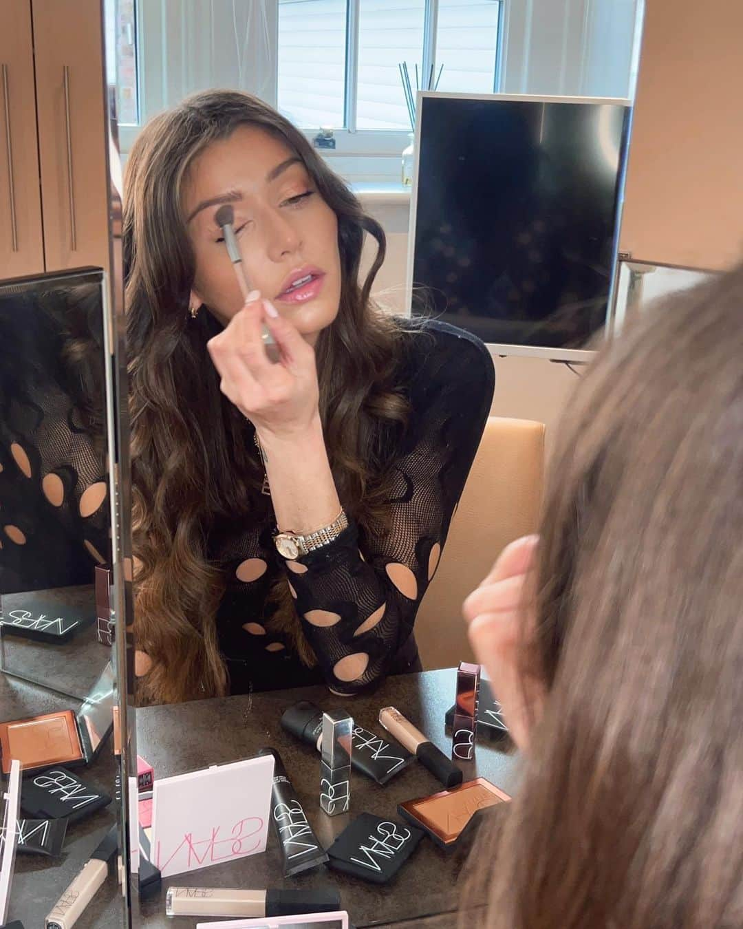 エレノア・カルダーさんのインスタグラム写真 - (エレノア・カルダーInstagram)「💄🪞💅🏼 💕」5月1日 1時36分 - eleanorcalder