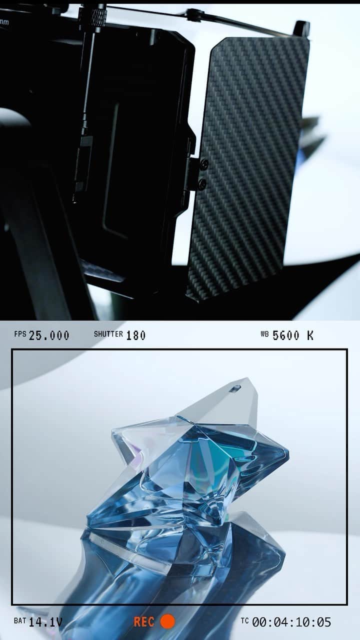 ミュグレーのインスタグラム：「Always watched, scrutinized – still unparalleled. Angel is a landmark in perfumery.  #mugler #MuglerAngel #fragrance」