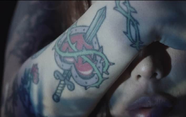 BONNIE PINKのインスタグラム：「先日配信リリースした"Like a Tattoo"のMVがオフィシャルYouTubeで公開になりました。美しいタトゥーが素敵だったダンサーのお二人のLilikaさん(右)とachaさん(左)。繊細な動きが要求される撮影で見事な肉体美を披露してくださいました。是非とも皆さま、ご覧になってください！」