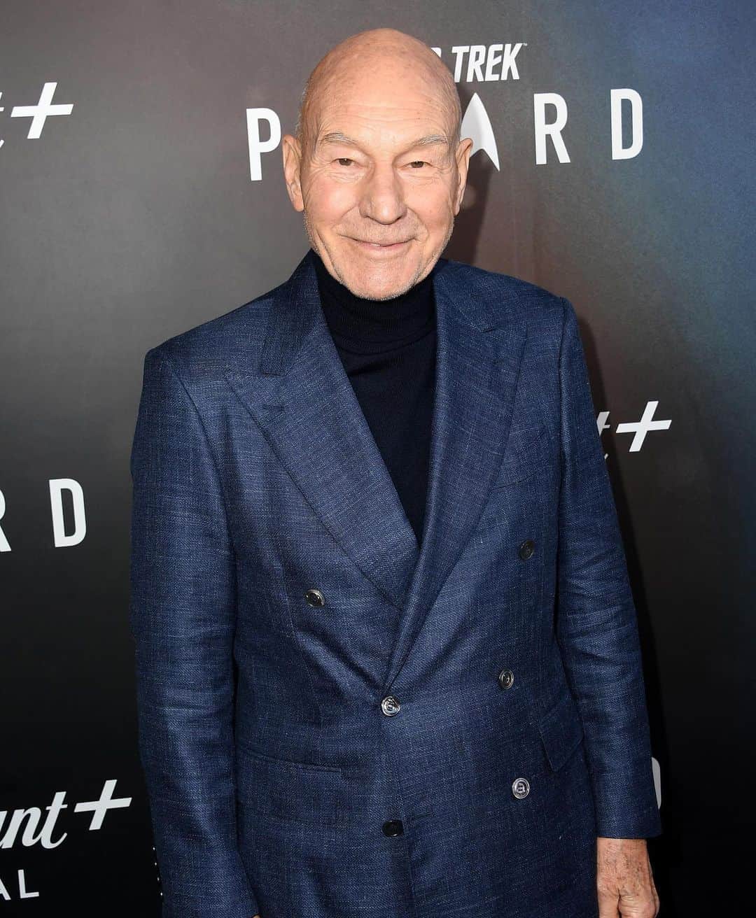 カナーリのインスタグラム：「Patrick Stewart attended the IMAX screening of "Picard" wearing a dark blue double breasted blazer with peak lapels from the #CanaliSS23 collection. #Canali1934」