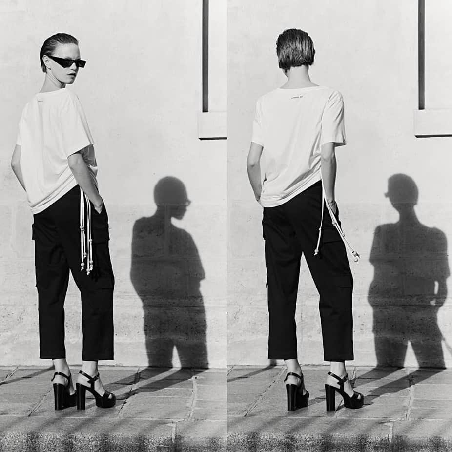 バルバラ ビュイのインスタグラム：「Tassel cords, creativity for everyday life.⁣ ⁣  Photos - @emilyjeanne.paris⁣ Model - @lise.sauve_⁣ Hair & Makeup - @flavioche⁣⁣ Sunglasses - @selima.paris @selimaoptique⁣⁣ ⁣ #creativeteeshirt #springsummer #ss23 #parisianfashion #casualfashion #ootd #springoutfit」