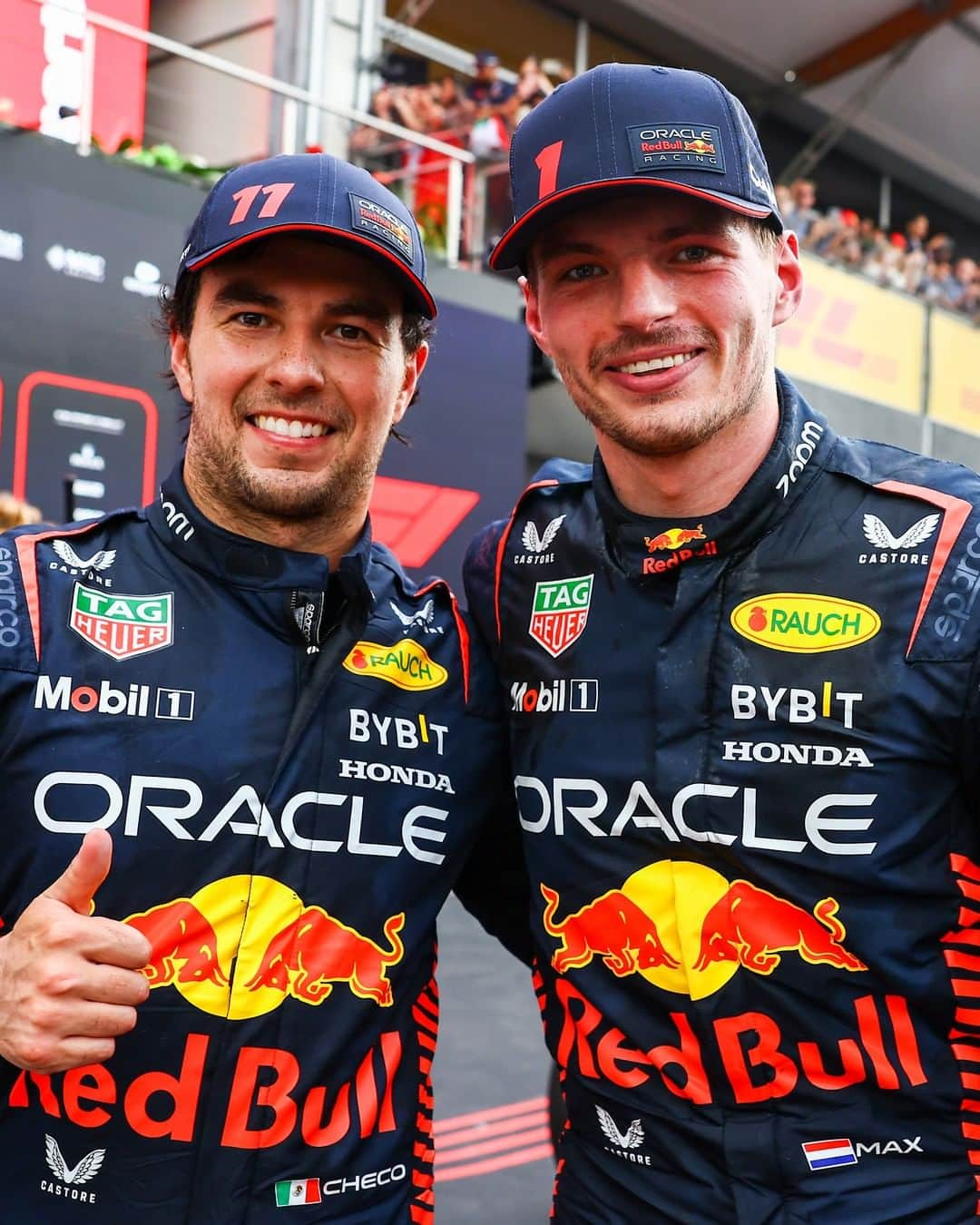 F1さんのインスタグラム写真 - (F1Instagram)「Your top two in Baku! 🥇🥈  #F1 #Formula1 #AzerbaijanGP @schecoperez @maxverstappen1 @redbullracing」5月1日 2時09分 - f1